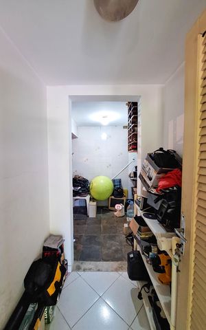 Casa de condomínio à venda com 350m², 3 quartos e 2 vagas Casa de condomínio à venda com 350m², 3 quartos e 2 vagasQuarto de Serviço