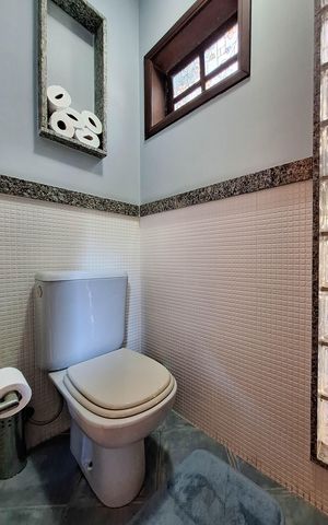 Casa de condomínio à venda com 350m², 3 quartos e 2 vagas Casa de condomínio à venda com 350m², 3 quartos e 2 vagasLavabo
