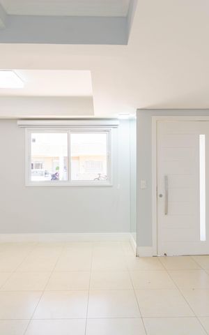 Casa de condomínio à venda com 116m², 2 quartos e 2 vagas Casa de condomínio à venda com 116m², 2 quartos e 2 vagasSala