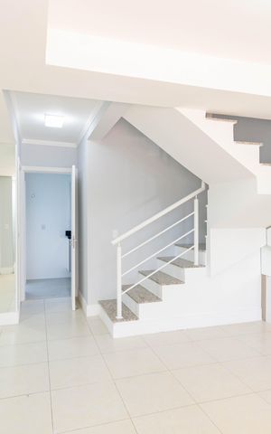 Casa de condomínio à venda com 116m², 2 quartos e 2 vagas Casa de condomínio à venda com 116m², 2 quartos e 2 vagasSala
