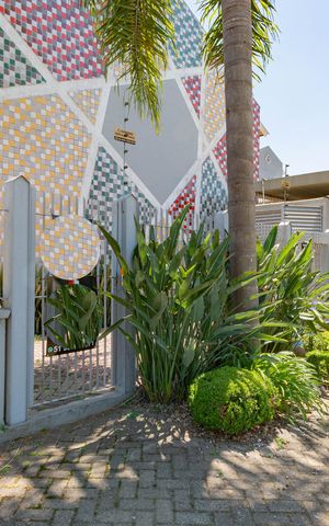 Casa de condomínio à venda com 116m², 2 quartos e 2 vagas Casa de condomínio à venda com 116m², 2 quartos e 2 vagasPlaquinha