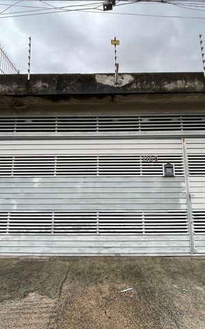 Casa à venda com 91m², 3 quartos e sem vaga Casa à venda com 91m², 3 quartos e sem vagaFachada