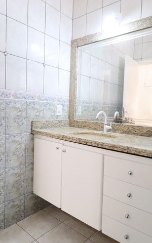 Casa para alugar com 210m², 3 quartos e 2 vagasBanheiro Social