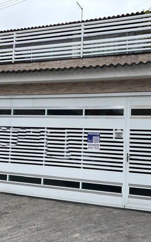 Casa à venda com 223m², 3 quartos e 2 vagasFachada