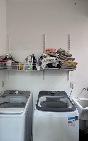 Apartamento à venda com 193m², 4 quartos e 3 vagas Apartamento à venda com 193m², 4 quartos e 3 vagasCozinha e Área de Serviço