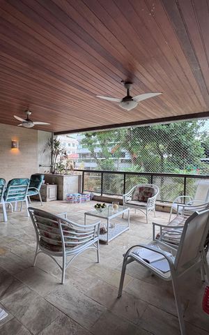 Apartamento à venda com 193m², 4 quartos e 3 vagas Apartamento à venda com 193m², 4 quartos e 3 vagasVaranda
