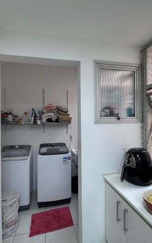 Apartamento à venda com 193m², 4 quartos e 3 vagas Apartamento à venda com 193m², 4 quartos e 3 vagasCozinha e Área de Serviço