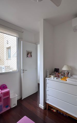 Apartamento à venda com 193m², 4 quartos e 3 vagas Apartamento à venda com 193m², 4 quartos e 3 vagasQuarto 2