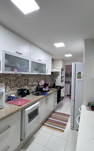 Apartamento à venda com 193m², 4 quartos e 3 vagas Apartamento à venda com 193m², 4 quartos e 3 vagasCozinha e Área de Serviço