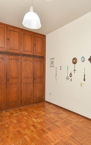 Casa à venda com 316m², 5 quartos e 2 vagas Casa à venda com 316m², 5 quartos e 2 vagasSuíte 1
