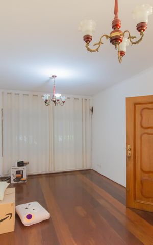 Casa à venda com 200m², 4 quartos e 2 vagas Casa à venda com 200m², 4 quartos e 2 vagasSala