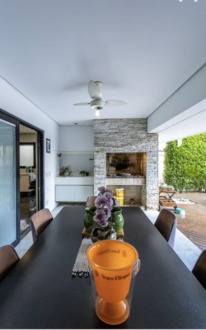 Casa de condomínio à venda com 531m², 4 quartos e 6 vagas