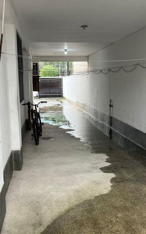 Casa à venda com 269m², 7 quartos e 8 vagas Casa à venda com 269m², 7 quartos e 8 vagasÁrea externa