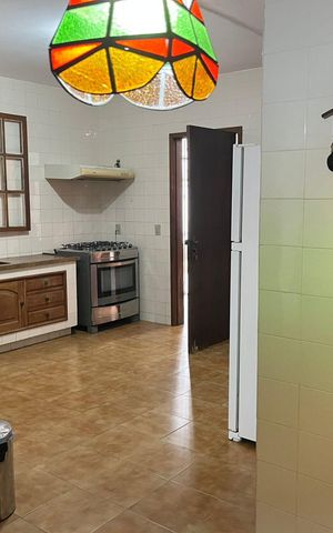 Casa à venda com 269m², 7 quartos e 8 vagas Casa à venda com 269m², 7 quartos e 8 vagasCozinha