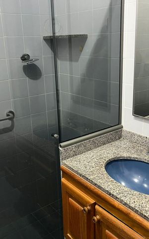 Casa à venda com 269m², 7 quartos e 8 vagas Casa à venda com 269m², 7 quartos e 8 vagasBanheiro