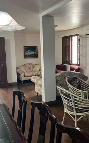 Casa à venda com 269m², 7 quartos e 8 vagas Casa à venda com 269m², 7 quartos e 8 vagasSala