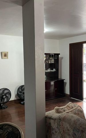 Casa à venda com 269m², 7 quartos e 8 vagas Casa à venda com 269m², 7 quartos e 8 vagasSala