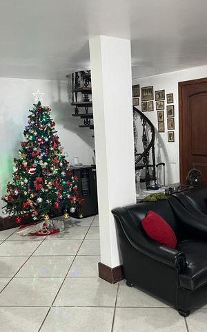 Casa à venda com 269m², 7 quartos e 8 vagas Casa à venda com 269m², 7 quartos e 8 vagasSala