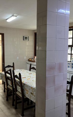 Casa à venda com 269m², 7 quartos e 8 vagas Casa à venda com 269m², 7 quartos e 8 vagasCozinha