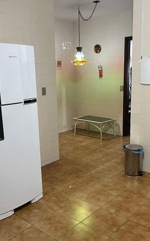 Casa à venda com 269m², 7 quartos e 8 vagas Casa à venda com 269m², 7 quartos e 8 vagasCozinha