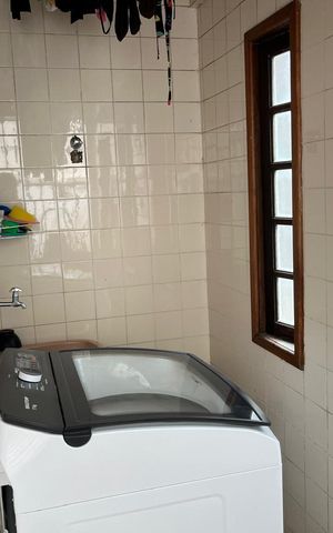 Casa à venda com 269m², 7 quartos e 8 vagas Casa à venda com 269m², 7 quartos e 8 vagasÁrea de serviço