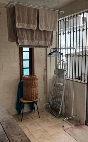 Casa à venda com 269m², 7 quartos e 8 vagas Casa à venda com 269m², 7 quartos e 8 vagasÁrea de serviço