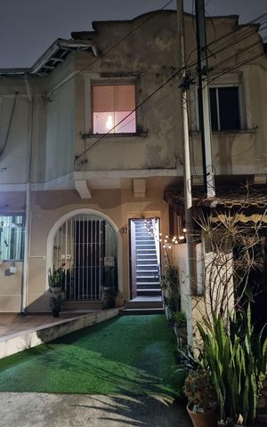 Casa à venda com 95m², 2 quartos e 1 vaga Casa à venda com 95m², 2 quartos e 1 vagaFachada