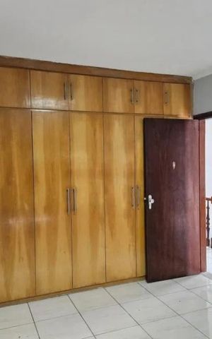 Casa à venda com 280m², 4 quartos e 2 vagas