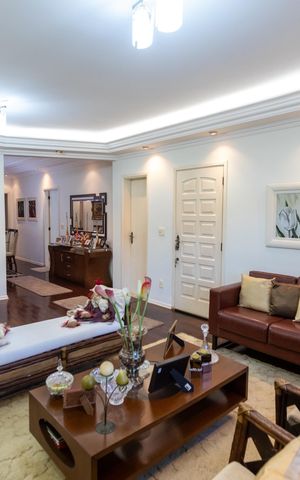 Casa à venda com 170m², 3 quartos e 2 vagas Casa à venda com 170m², 3 quartos e 2 vagasSala
