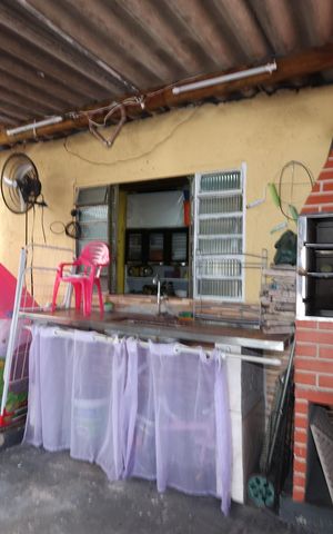 Casa à venda com 240m², 4 quartos e 2 vagasChurrasqueira