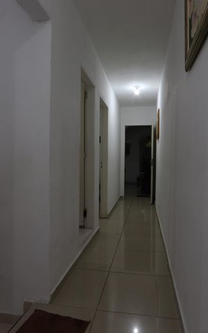 Casa à venda com 240m², 4 quartos e 2 vagasCorredor
