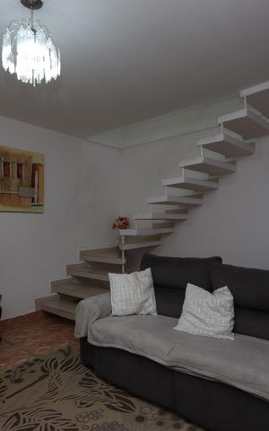 Casa à venda com 240m², 4 quartos e 2 vagasSala
