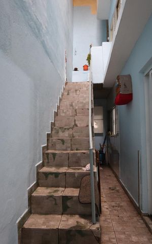 Casa à venda com 240m², 4 quartos e 2 vagasCorredor lateral