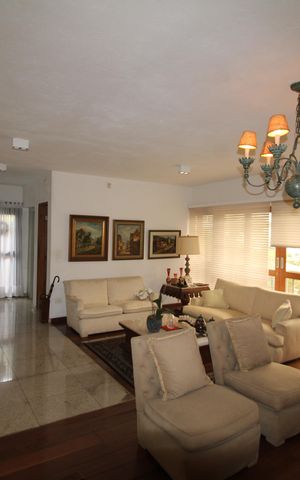 Casa à venda com 412m², 7 quartos e 5 vagasSala