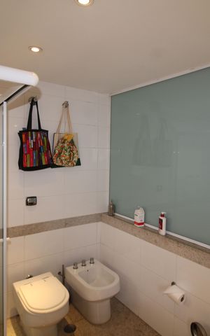 Casa à venda com 412m², 7 quartos e 5 vagasQuarto 3 - Banheiro
