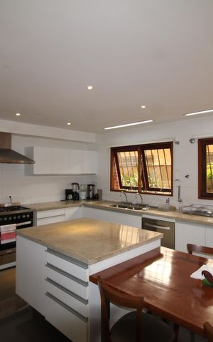 Casa à venda com 412m², 7 quartos e 5 vagasCozinha