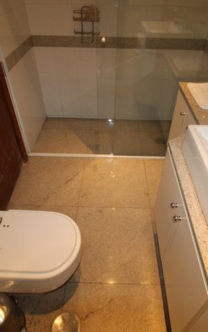 Casa à venda com 412m², 7 quartos e 5 vagasQuarto 2 - Banheiro
