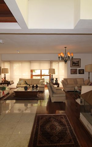 Casa à venda com 412m², 7 quartos e 5 vagasSala