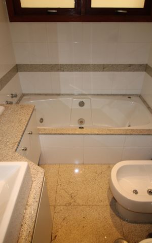 Casa à venda com 412m², 7 quartos e 5 vagasQuarto 2 - Banheiro