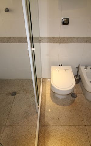 Casa à venda com 412m², 7 quartos e 5 vagasQuarto 3 - Banheiro