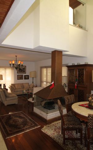 Casa à venda com 412m², 7 quartos e 5 vagasSala
