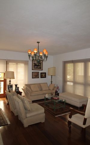 Casa à venda com 412m², 7 quartos e 5 vagasSala