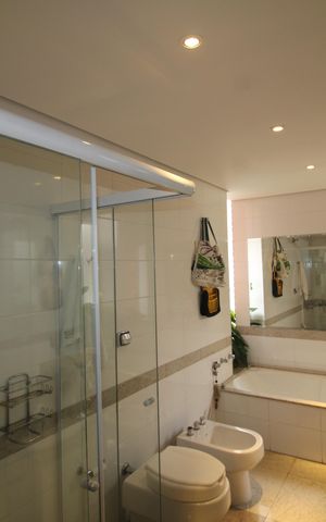 Casa à venda com 412m², 7 quartos e 5 vagasQuarto 1 - Banheiro