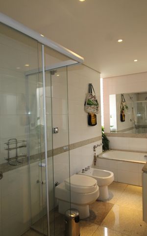 Casa à venda com 412m², 7 quartos e 5 vagasQuarto 1 - Banheiro