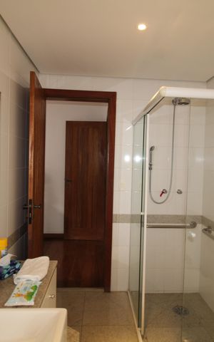 Casa à venda com 412m², 7 quartos e 5 vagasQuarto 1 - Banheiro