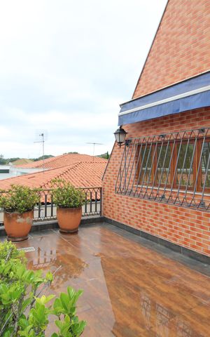 Casa à venda com 412m², 7 quartos e 5 vagasQuarto 4 - Varanda