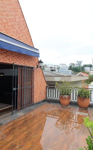 Casa à venda com 412m², 7 quartos e 5 vagasQuarto 4 - Varanda