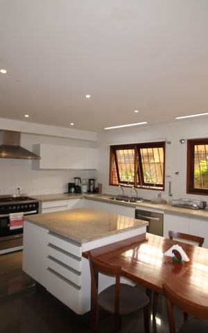 Casa à venda com 412m², 7 quartos e 5 vagasCozinha