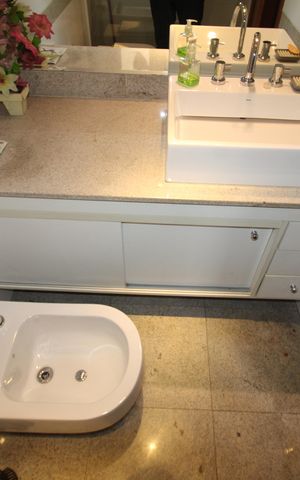 Casa à venda com 412m², 7 quartos e 5 vagasQuarto 4 - Banheiro
