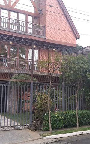 Casa à venda com 412m², 7 quartos e 5 vagas Casa à venda com 412m², 7 quartos e 5 vagasFachada